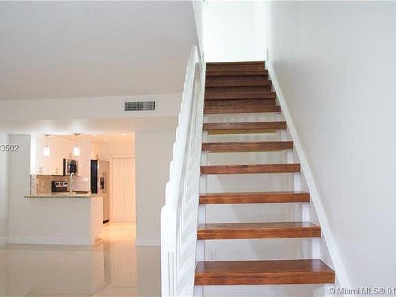 3rd image of 10099 SW 77th Ct #Mr17