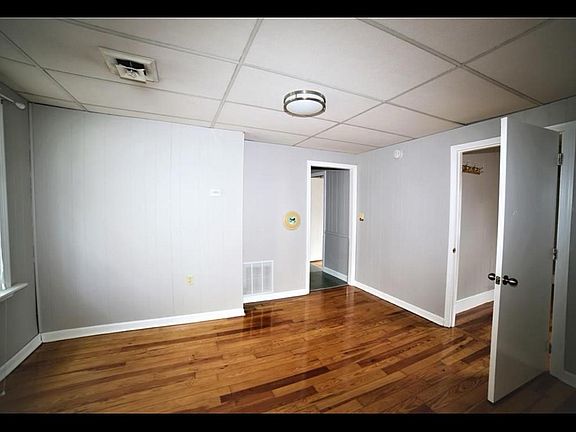 3rd image of 19 Metcalf Ave Floor 2