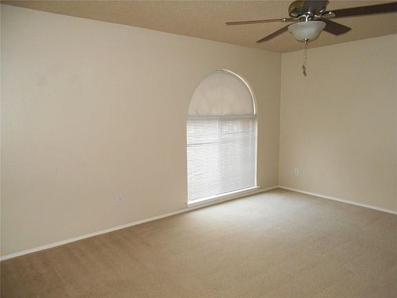 4th image of 141 Southwood Dr