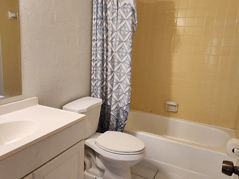 613 SW 3rd Ter #611 — Photo 16
