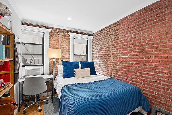 1st image of 230 E 7th St APT 2