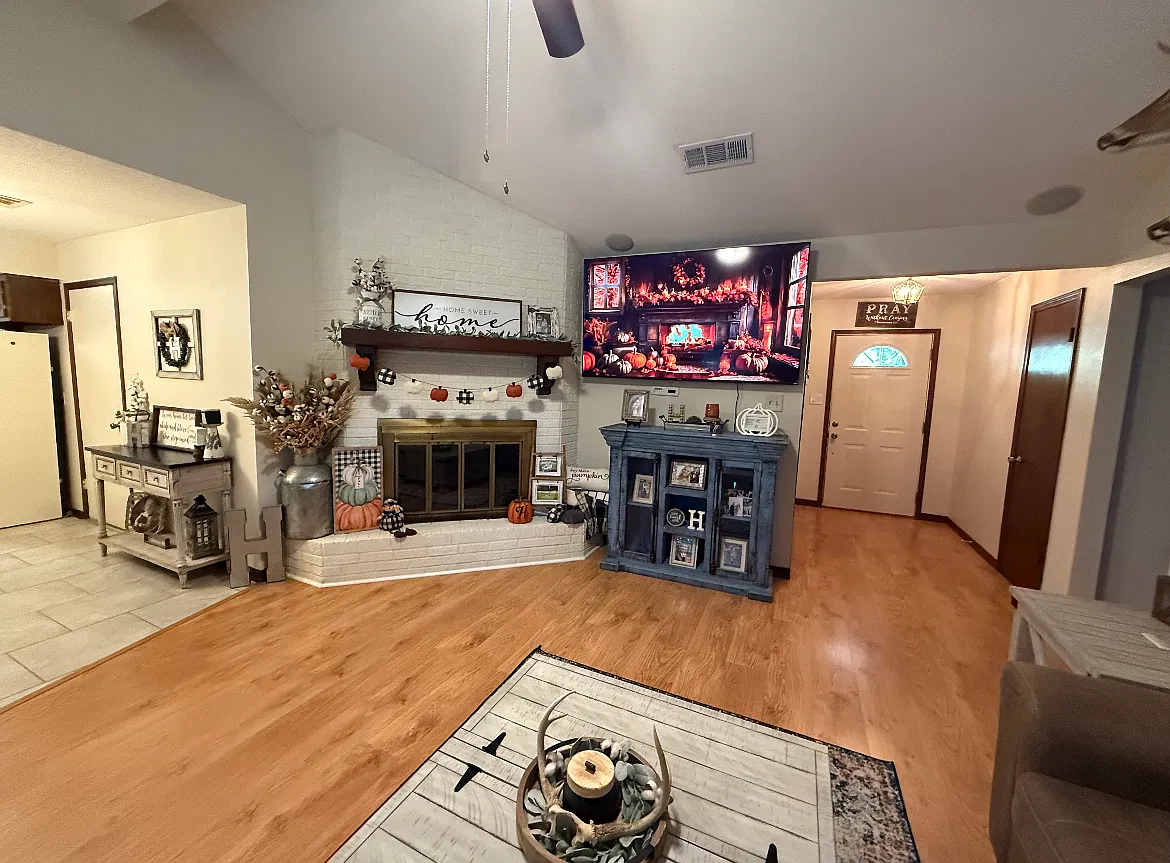3 bed, 1502 sqft, $2,100 — Photo 4