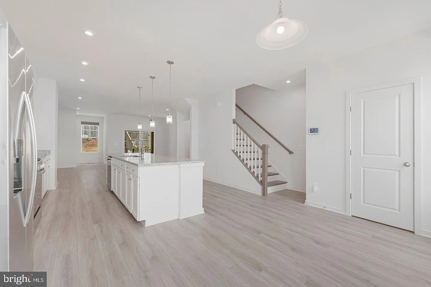 3 bed, 4.0 bath, 2332 sqft, $3,100 — Photo 3