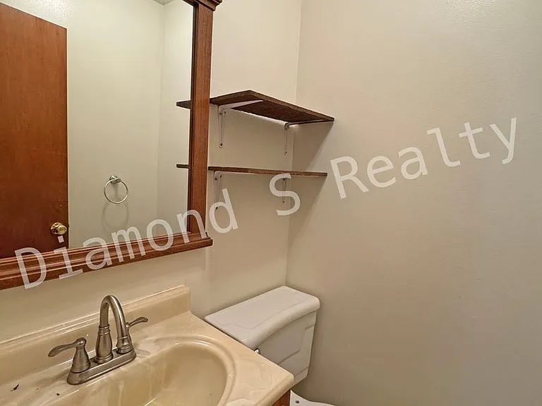 1924 E Turner St — Photo 7