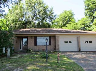 904 Rainbow Dr, Center, TX 75935