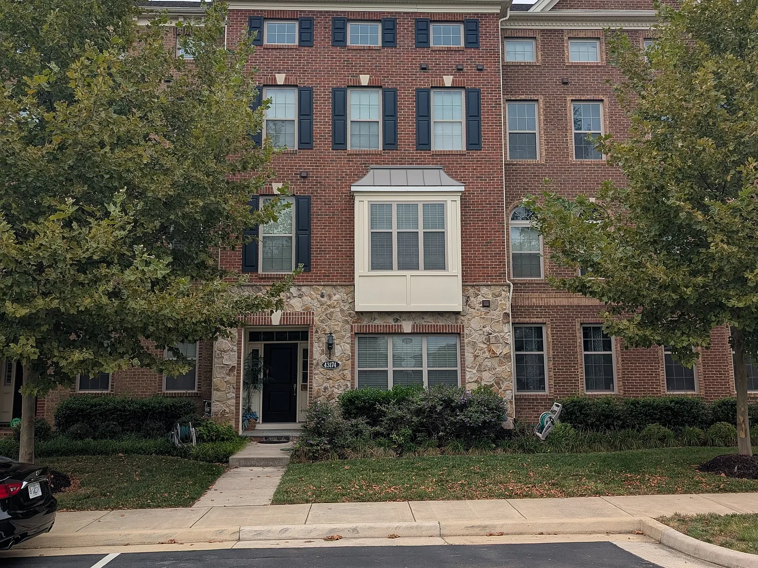 4 bed, 3.5 bath, 2934 sqft, $3,850 — Photo 1