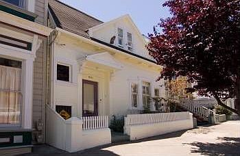 2nd image of 561 Elizabeth St