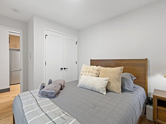 4th image of 115 Franklin St Floor Si-id1470322p