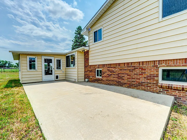 518 Clover Ln — Photo 31