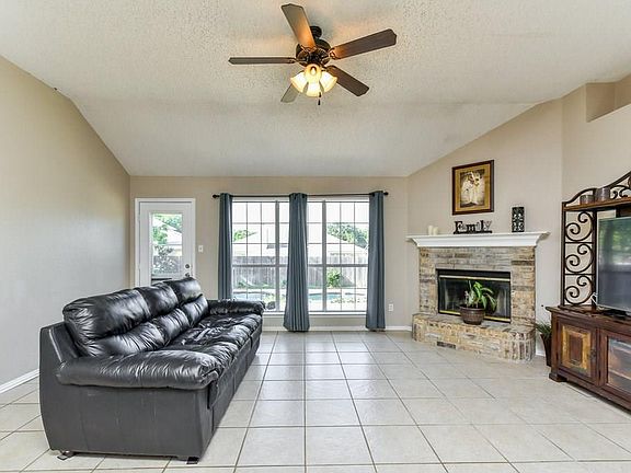 4th image of 2203 Green Mere Dr
