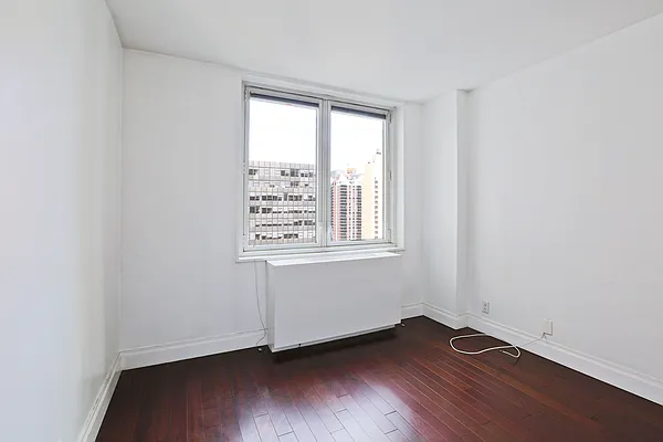 Rented by R New York | media 8