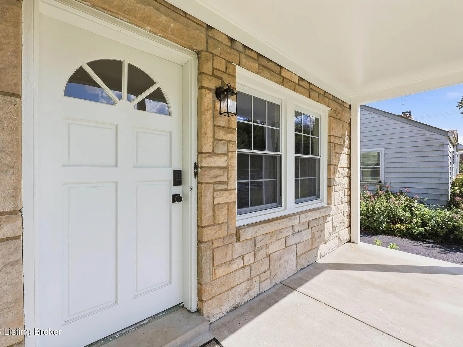 3 bed, 2.0 bath, 1501 sqft, $2,100 — Photo 4