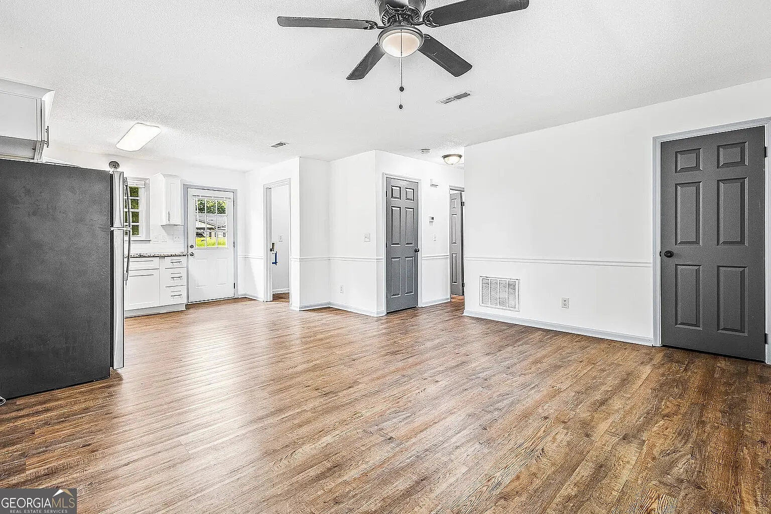 2 bed, 1.0 bath, $1,250 — Photo 4