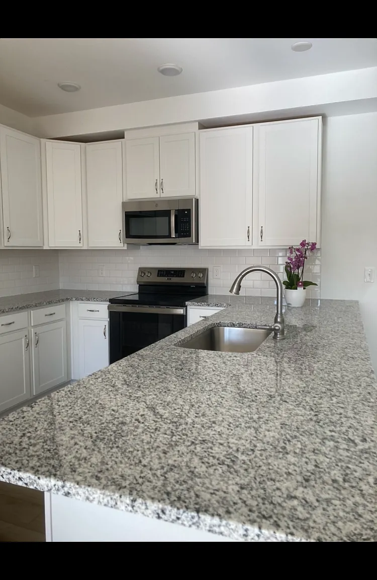 245 E Roosevelt Ave — Photo 2