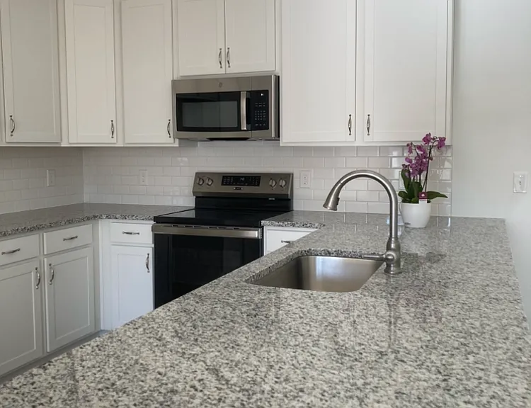 245 E Roosevelt Ave — Photo 2