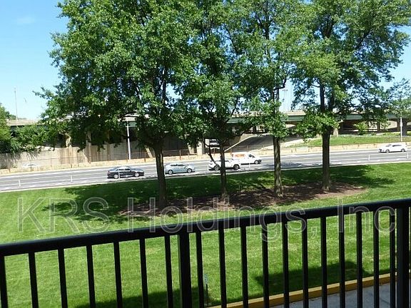 4th image of 1300 Army Navy Dr APT 506