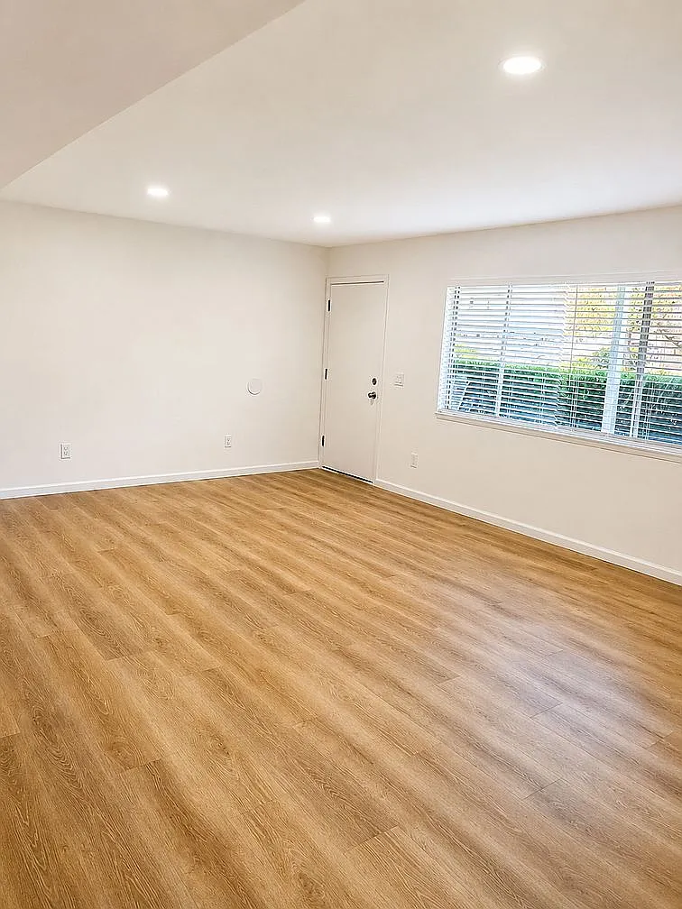 2 bed, 1100 sqft, $3,200 — Photo 2