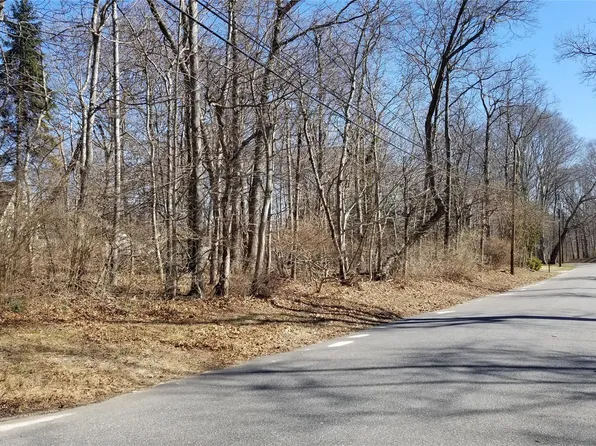 890 Westwood Lane, Greenport, NY 11944