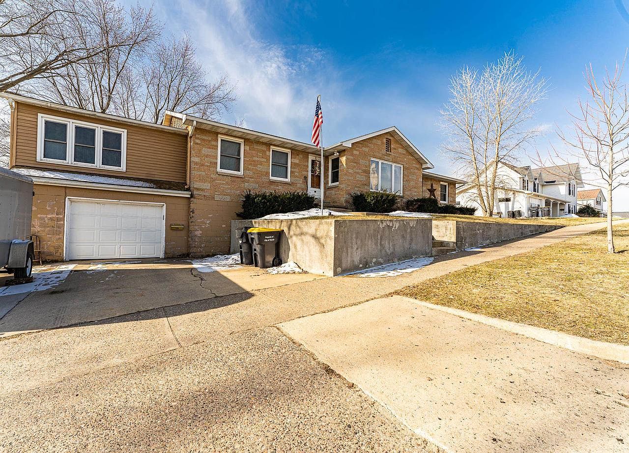 331 East Monroe, Tomah, WI 54660 Zillow