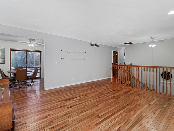 5th image of 430 Standish Dr