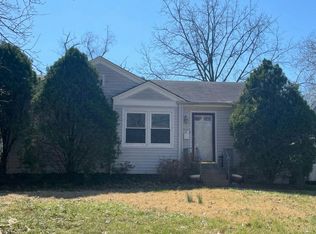 1029 Sanders Dr, Saint Louis, MO 63126