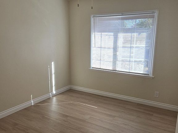 5th image of 20533 Stagg St