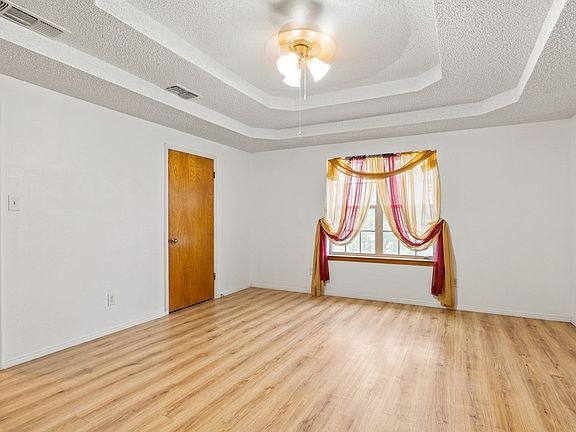 4th image of 1209 Hanna Cir