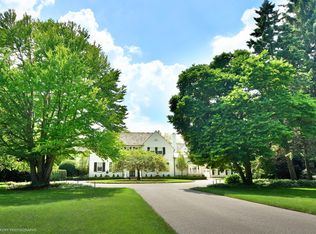 700 N Mayflower Rd, Lake Forest, IL 60045