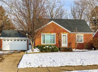 5979 Twin Lakes Dr, Parma, OH 44129