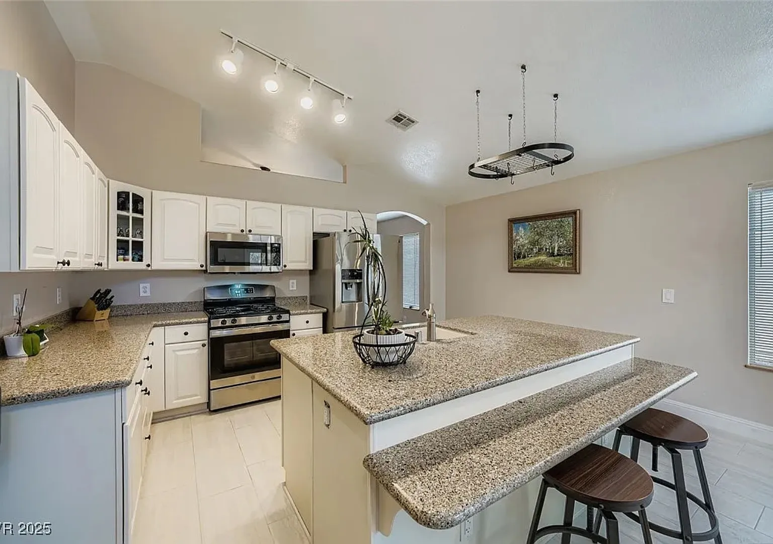 3 bed, $2,900 — Photo 1