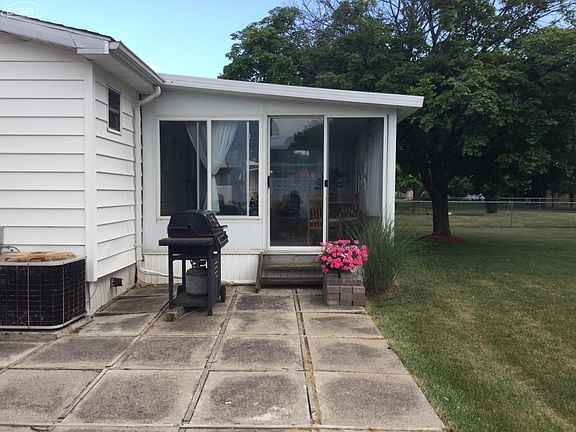 3rd image of 7076 Fairgrove Dr