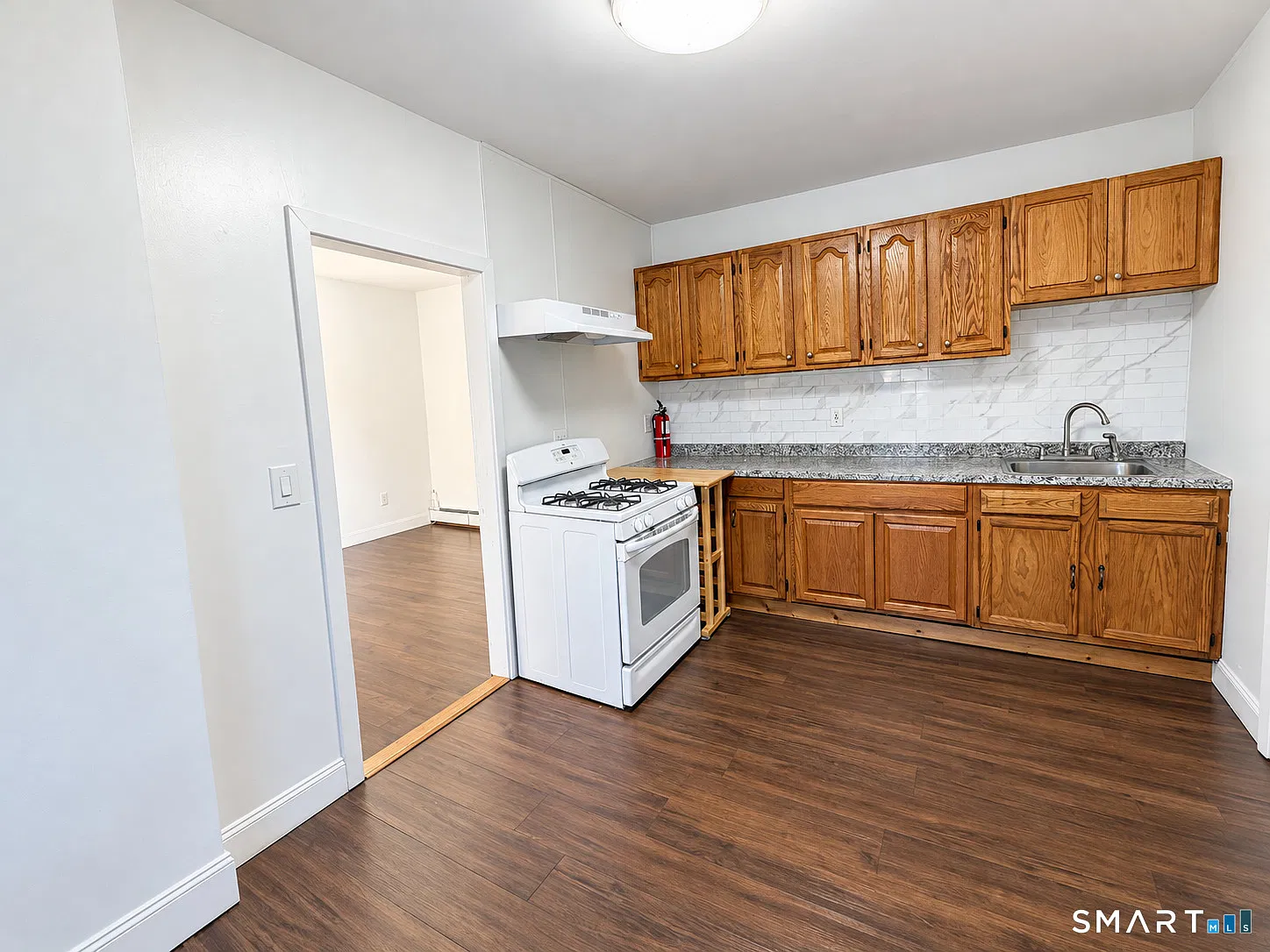 2 bed, 1.0 bath, 880 sqft, $1,700 — Photo 2