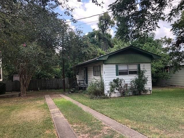 1st image of 1007 E Tom Green St