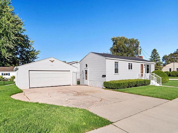 3rd image of 2618 Lincoln AVENUE