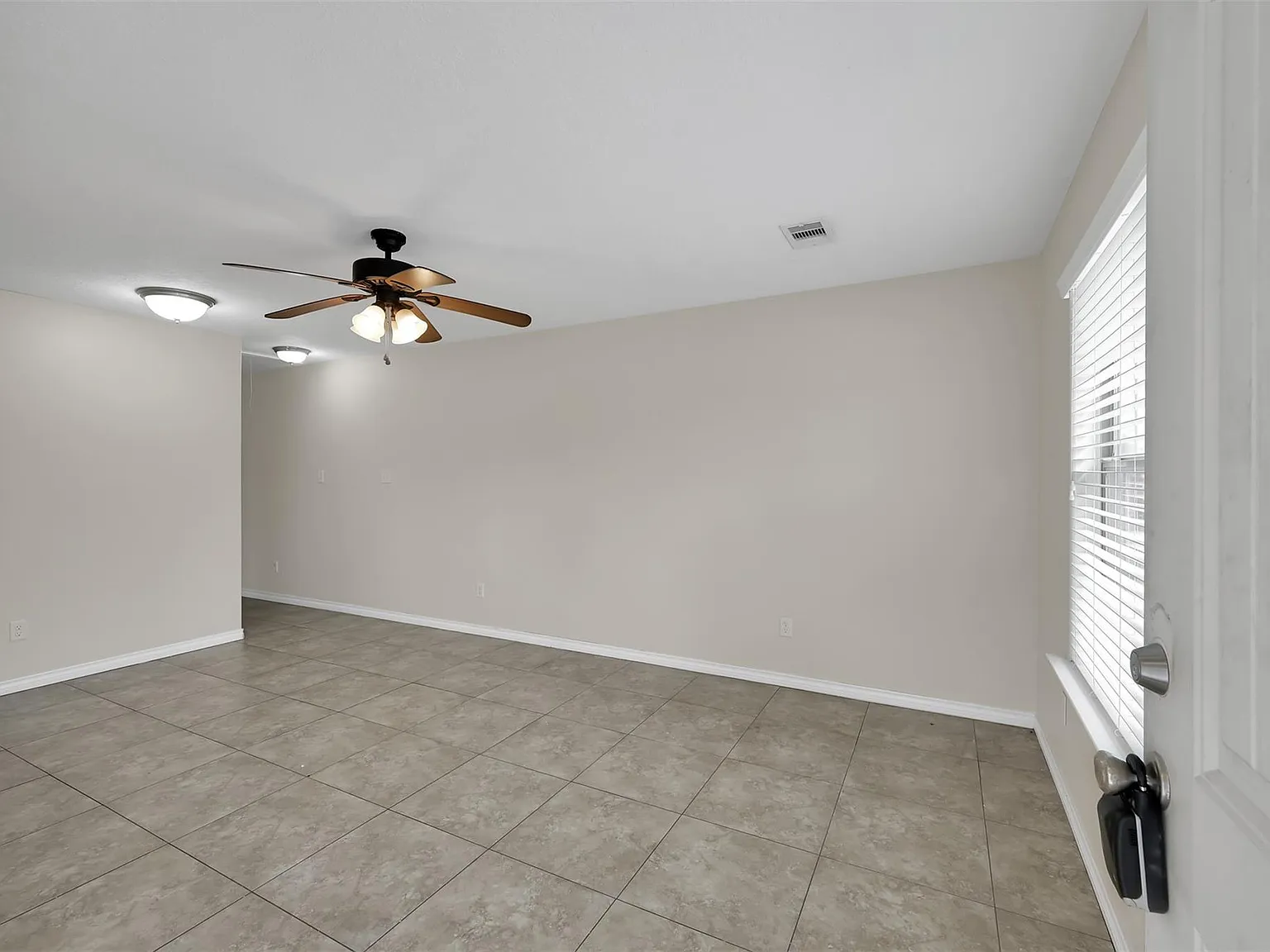 2 bed, 2.0 bath, 867 sqft, $1,350 — Photo 4