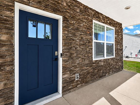 3rd image of 198 Slateford Cir