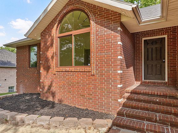 3rd image of 506 S Pepperhill Drive