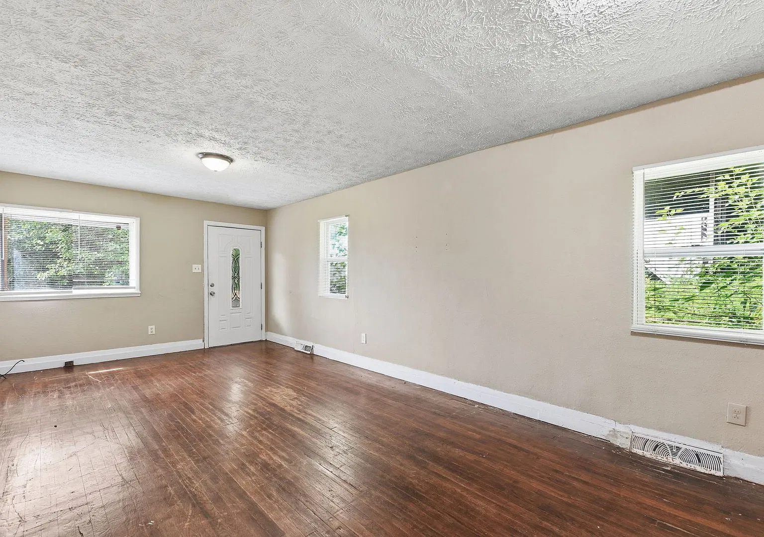 3 bed, 1.0 bath, 1162 sqft, $1,395 — Photo 4
