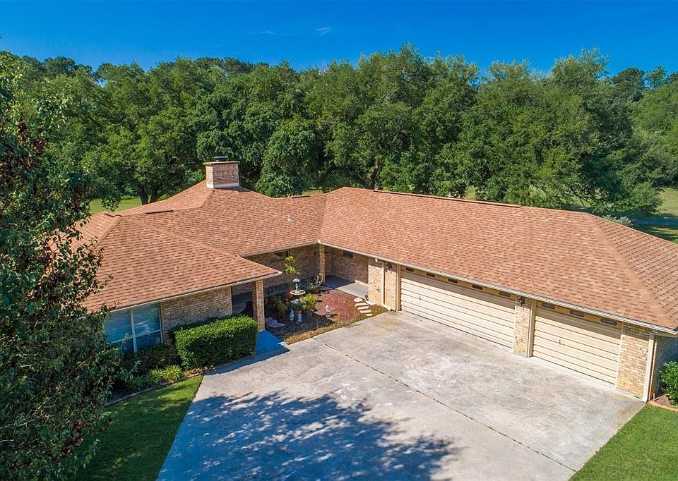 1st image of 220 Broadmoor Dr