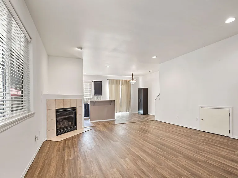 9284 SW Sweek Dr — Photo 8
