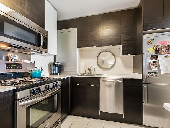 3rd image of 1960 N Lincoln Park W APT 1005