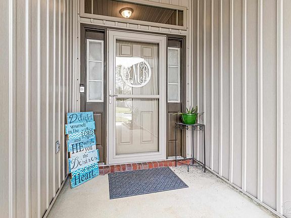 3rd image of 742 Forgotten Creek Ln