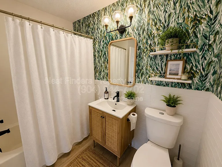725 Alexander St — Photo 22