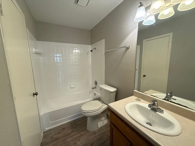 510 Willowbend Cv — Photo 17