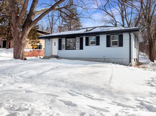 909 Pioneer Rd, Des Moines, IA 50315