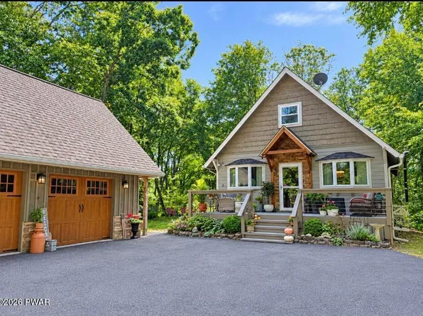 804 Hackamore Ct, Lords Valley, PA 18428