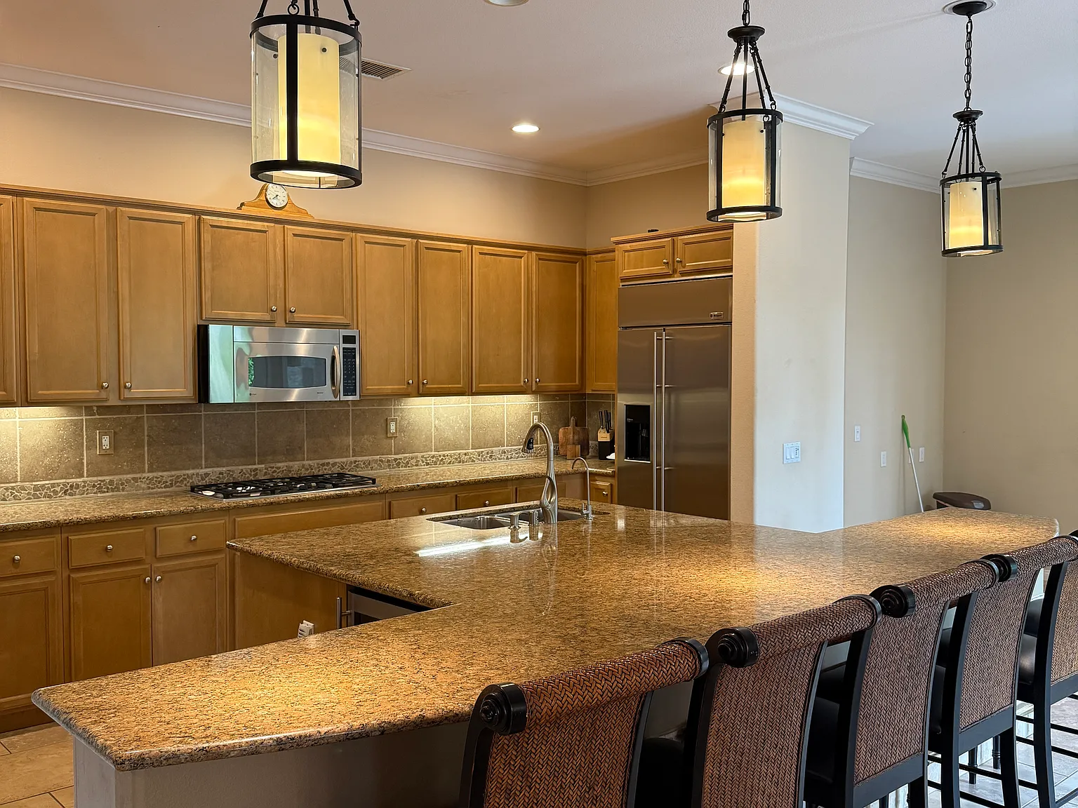 4 bed, 2726 sqft, $5,250 — Photo 4