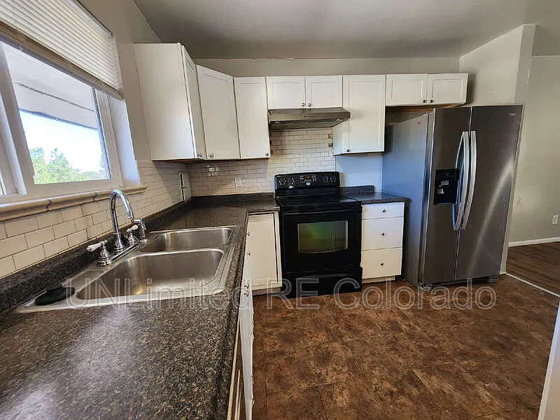 3 bed, 1.0 bath, $1,695 — Photo 2