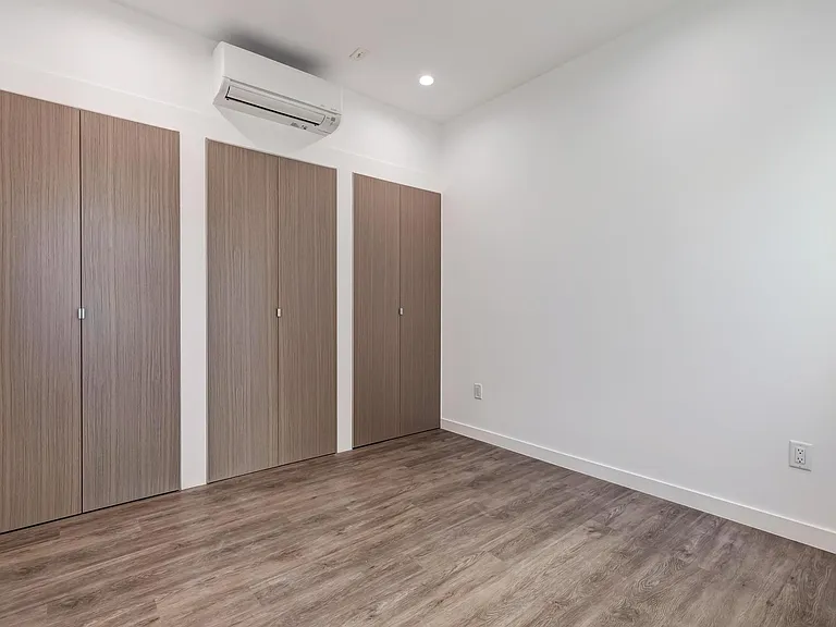 5572 Packard St — Photo 7