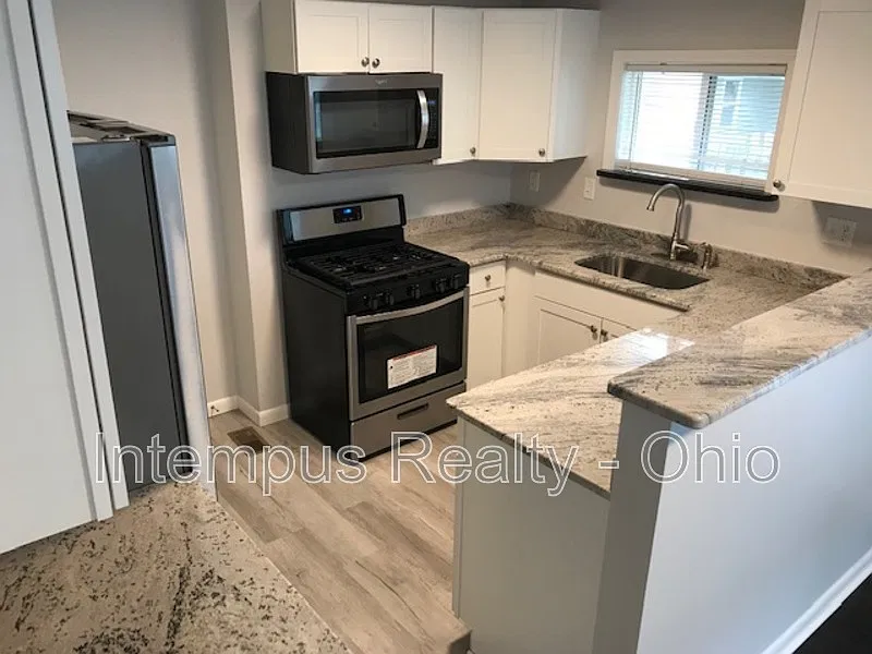 Clintonville — Photo 1